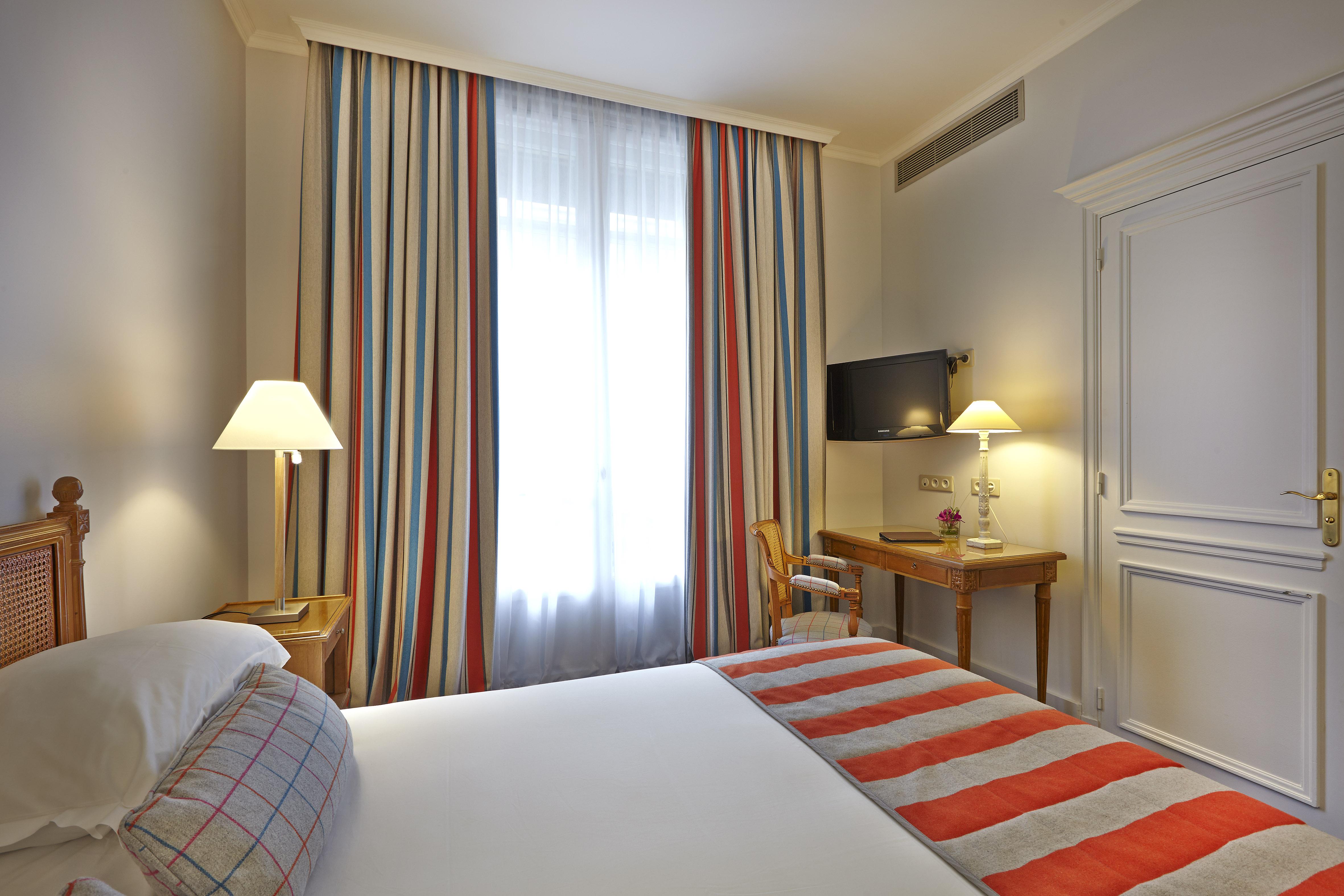 Royal Hotel Paris Champs Elysees Εξωτερικό φωτογραφία