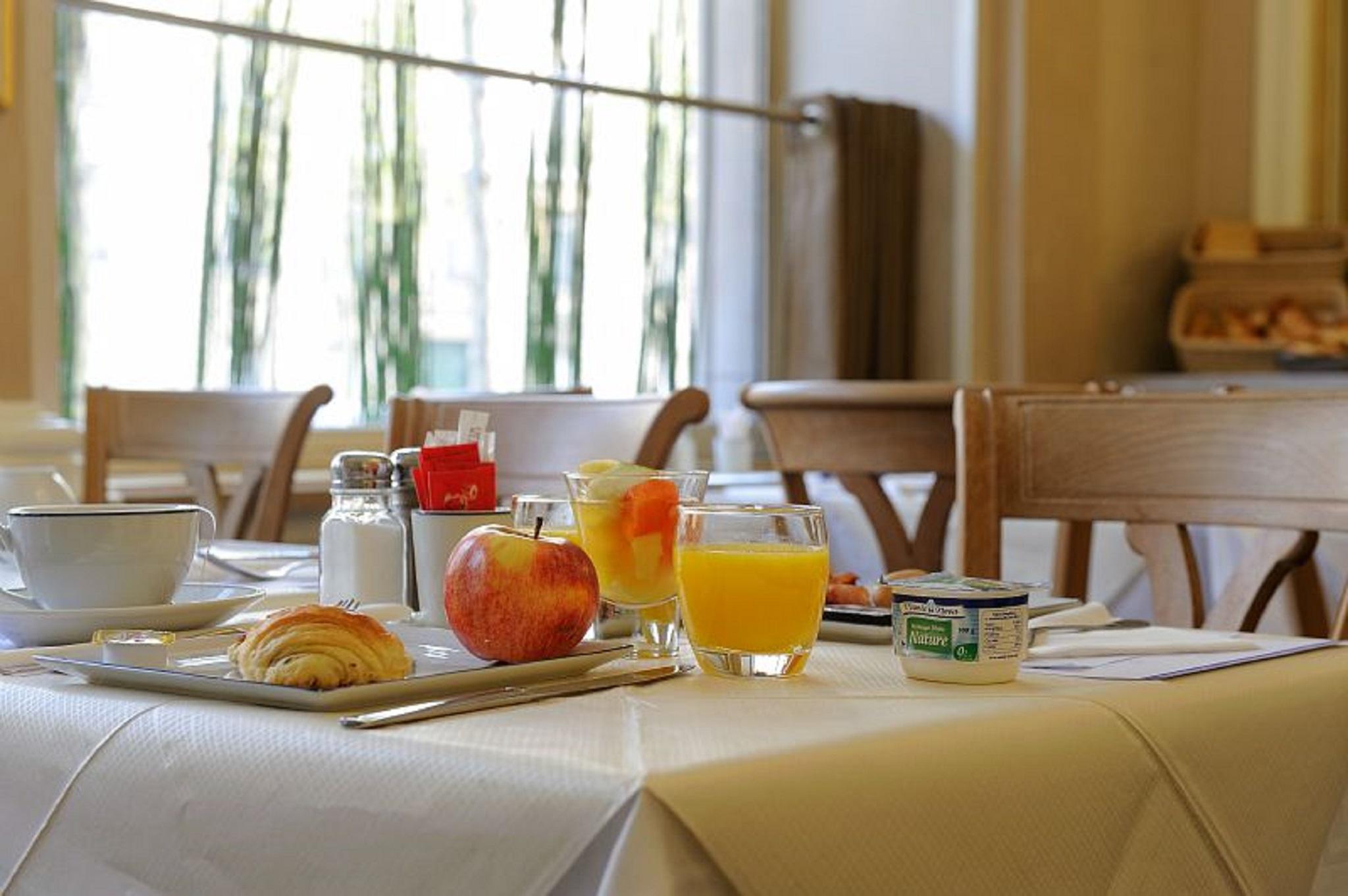 Royal Hotel Paris Champs Elysees Εξωτερικό φωτογραφία